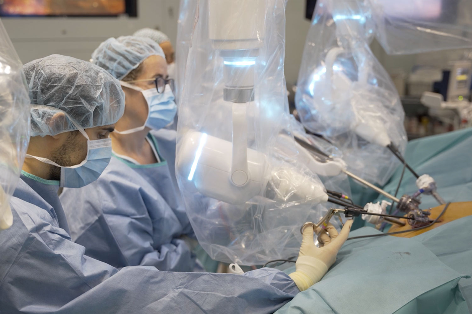 THE HOSPITAL CLÍNIC SUCCESSFULLY PERFORMS THE FIRST SURGERIES WITH THE ROB SURGICAL SURGICAL ROBOT