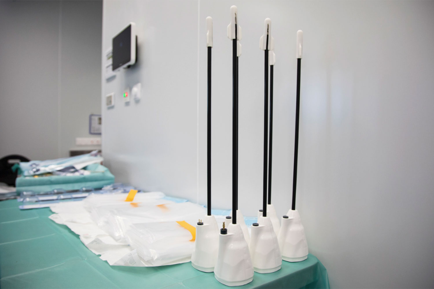 Bitrack robot surgical instruments