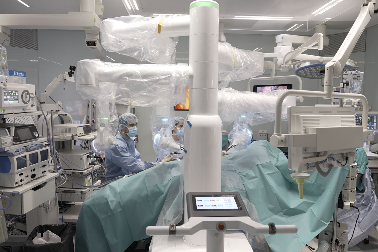 robot bitrack system in the operating room