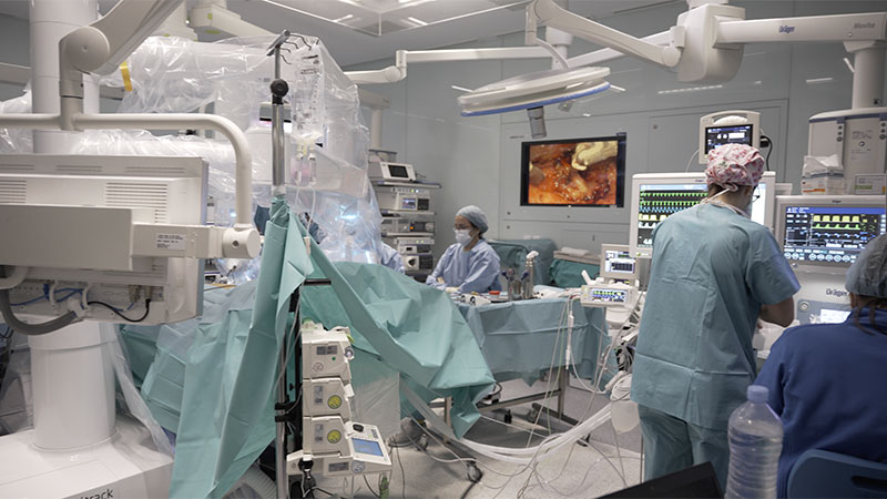 surgical robot bitrack system in the operating room