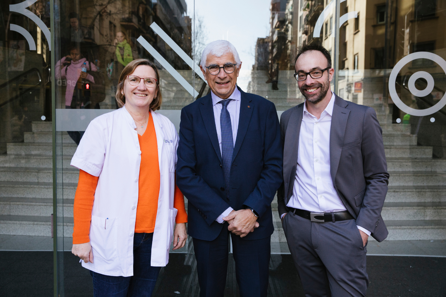 161 / 5.000 Resultados de traducción Resultado de traducción Isabel Vilaseca, Director of Surgery at the Barcelona Hospital Clinic; Manel Balcells, Very Honorable Minister of Health, and Jaume Amat, CEO Rob Surgical.