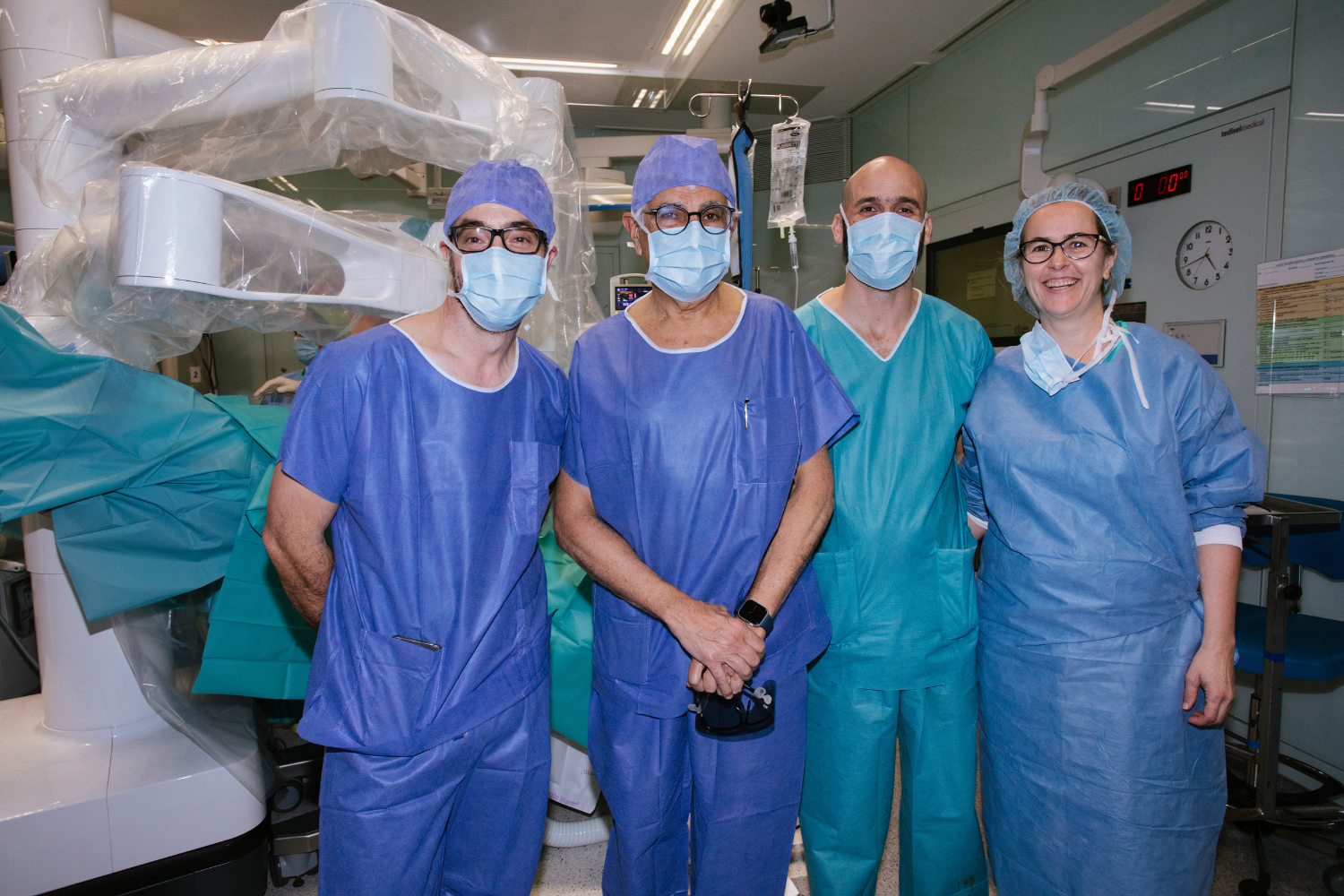 Jaume Amat, CEO Rob Surgical; Manel Balcells, Molt Honorable Conseller de Salut; Lluís Perí i Mireia Musquera, cirugians del Servei d'Urologia de l'Hospital Clínic de Barcelona.