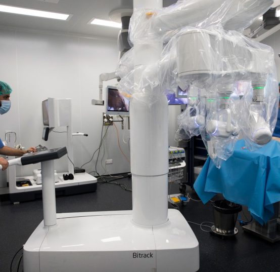 BITRACK, THE SURGICAL ROBOT THAT MOVES BETWEEN HOSPITALS TO <span></noscript><img class=